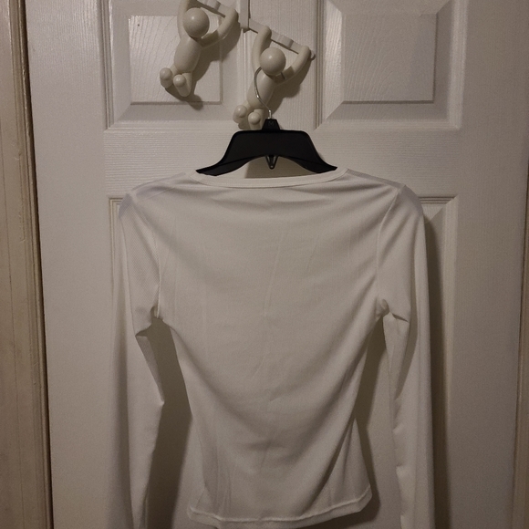 Cute white top - Picture 2 of 2